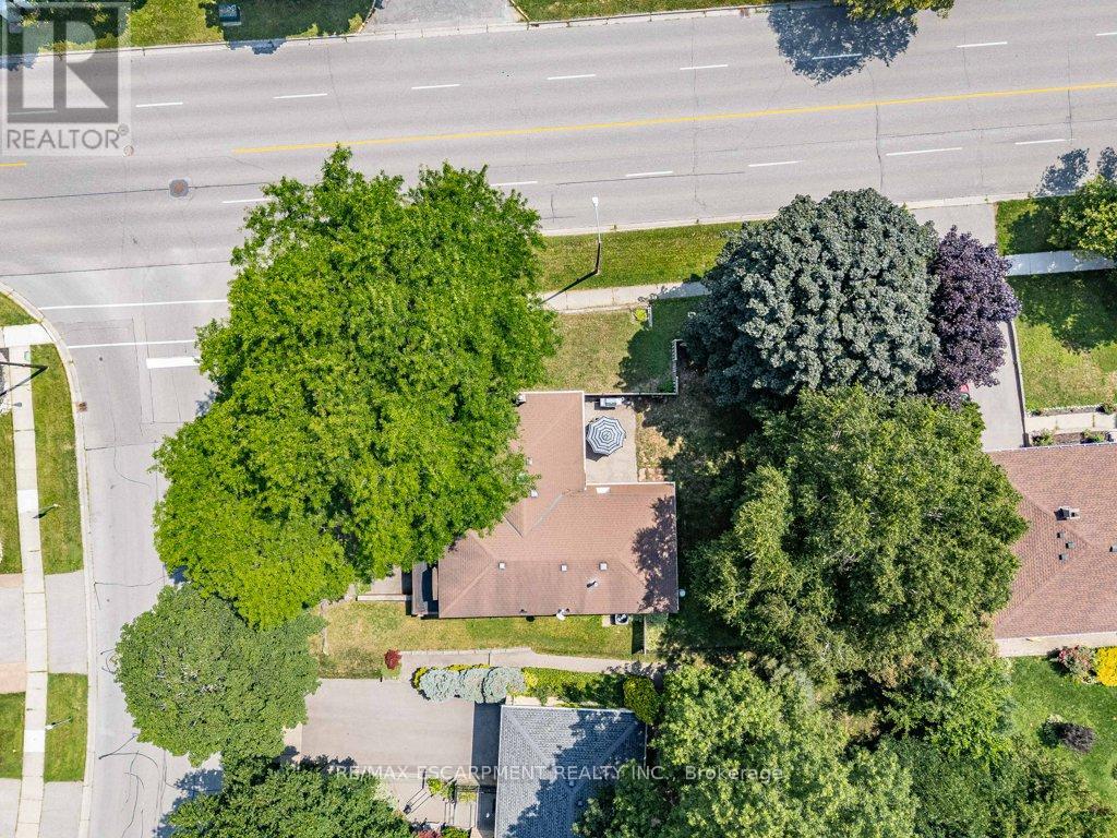 Photo 8 of 44 Cedarland Drive, Brantford ON