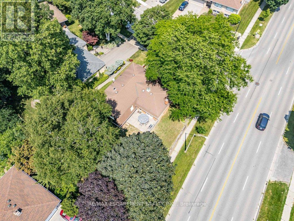 Photo 32 of 44 Cedarland Drive, Brantford ON