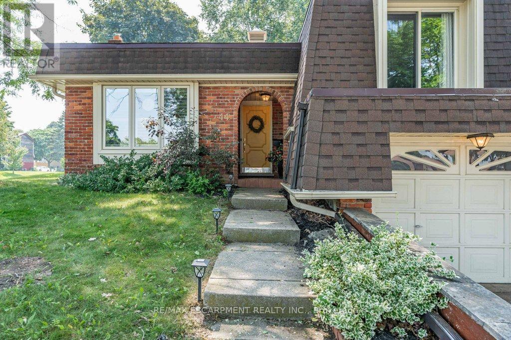 Photo 25 of 44 Cedarland Drive, Brantford ON