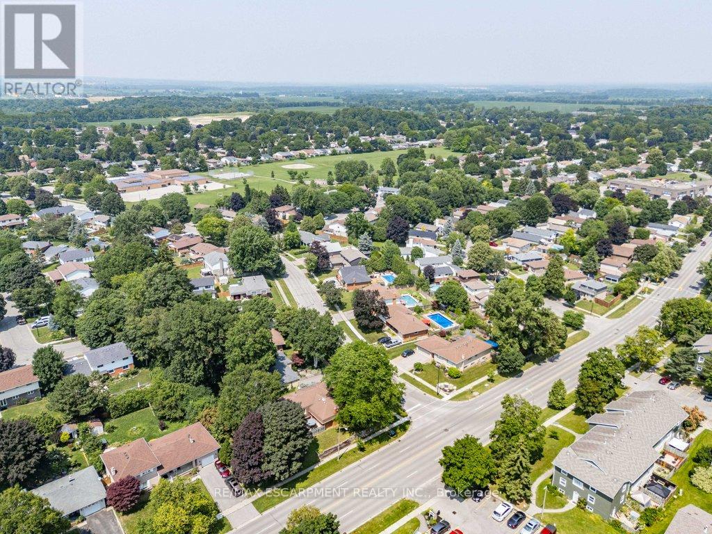 Photo 10 of 44 Cedarland Drive, Brantford ON