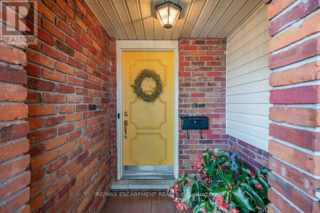 Photo 26 of 44 Cedarland Drive, Brantford ON