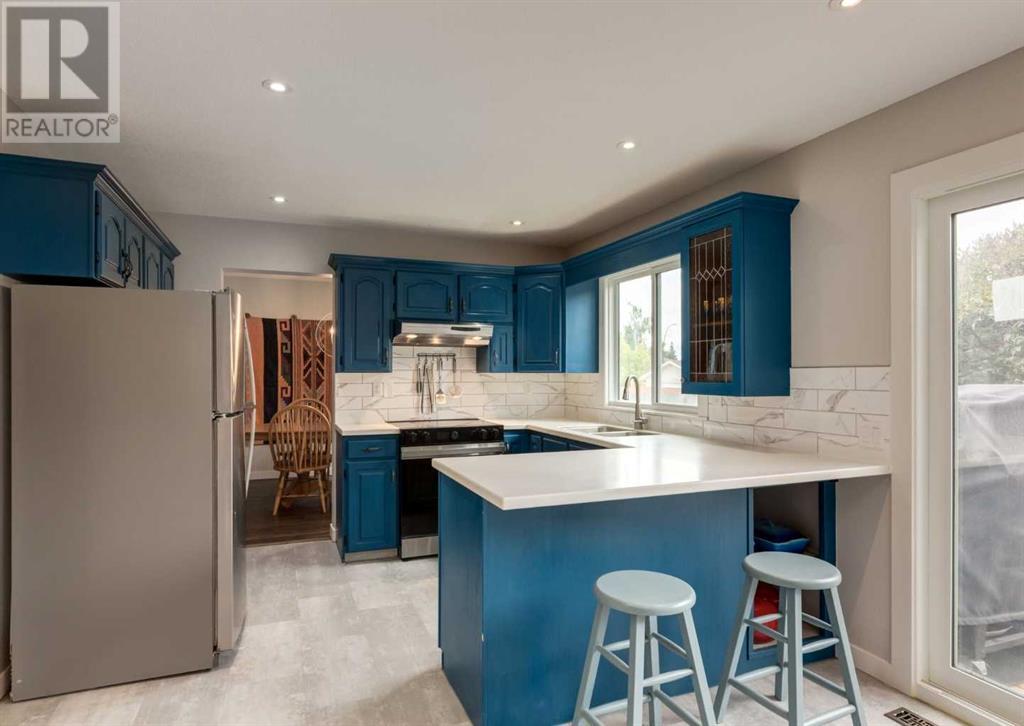 Single Family House for Sale in  Silvercreek Close NW Silver Springs Calgary 