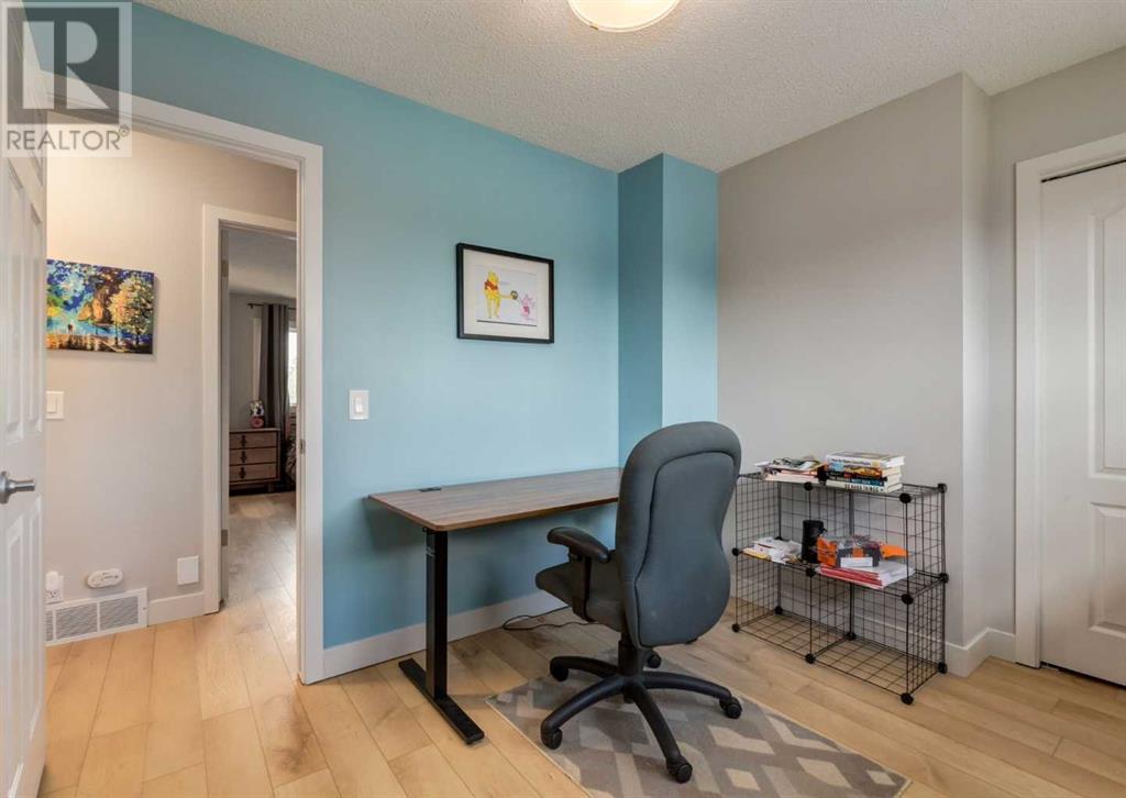 Single Family House for Sale in  Silvercreek Close NW Silver Springs Calgary 