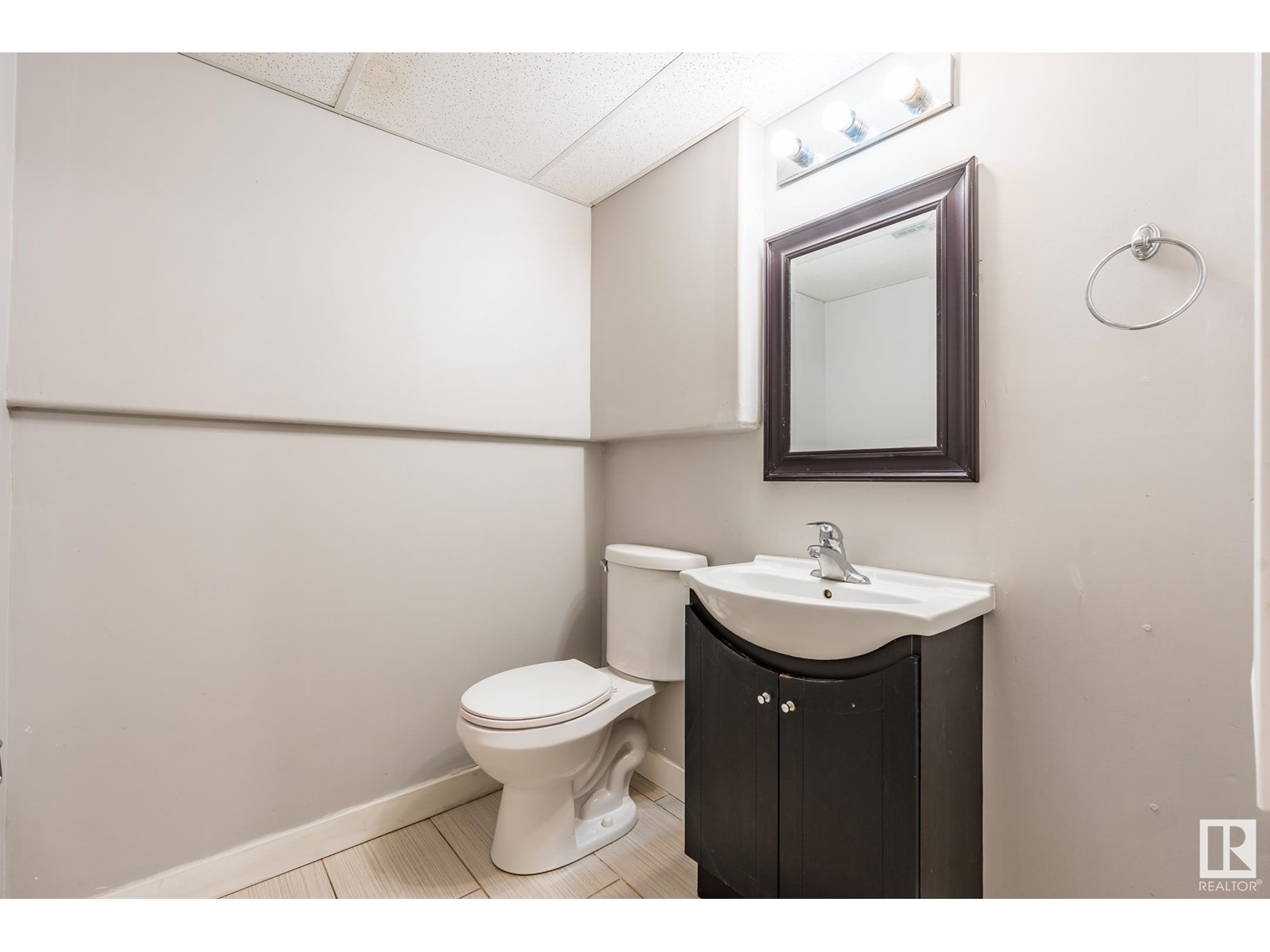 Photo 2 of 1691 Lakewood Rd S Nw, Edmonton AB