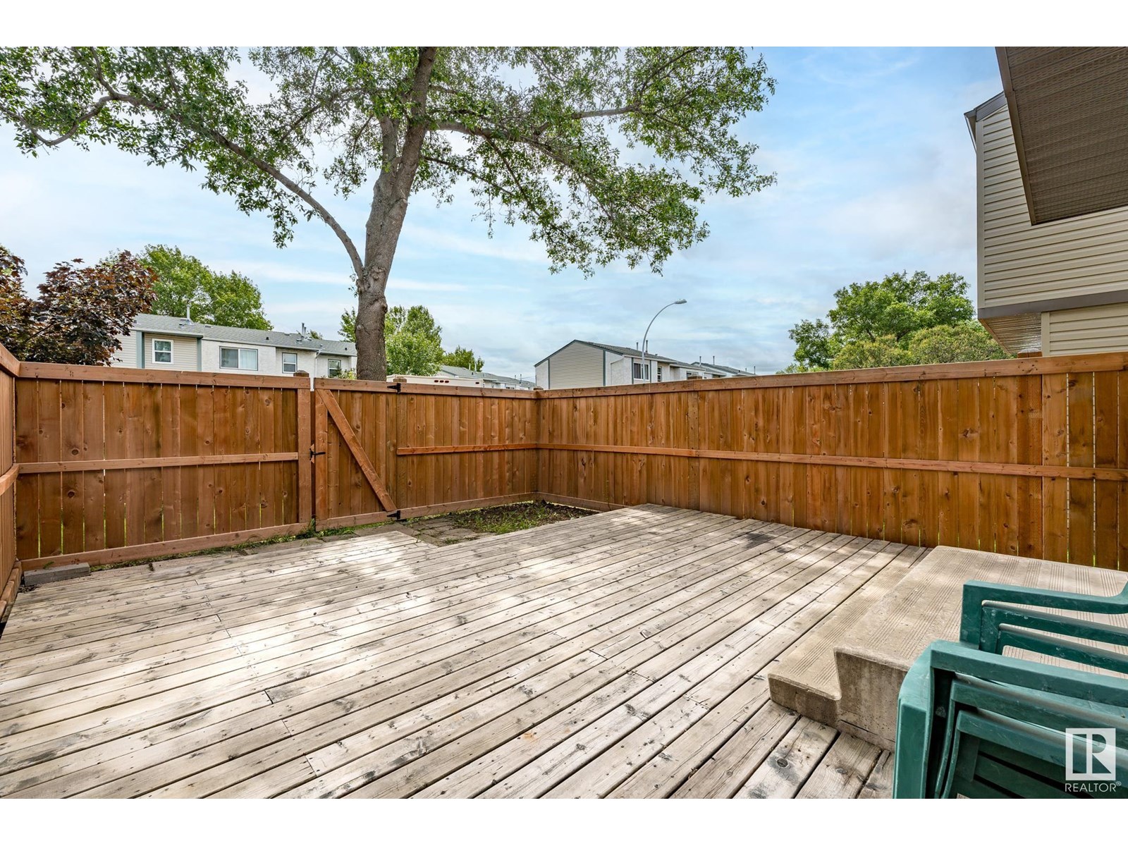 Photo 3 of 1691 Lakewood Rd S Nw, Edmonton AB