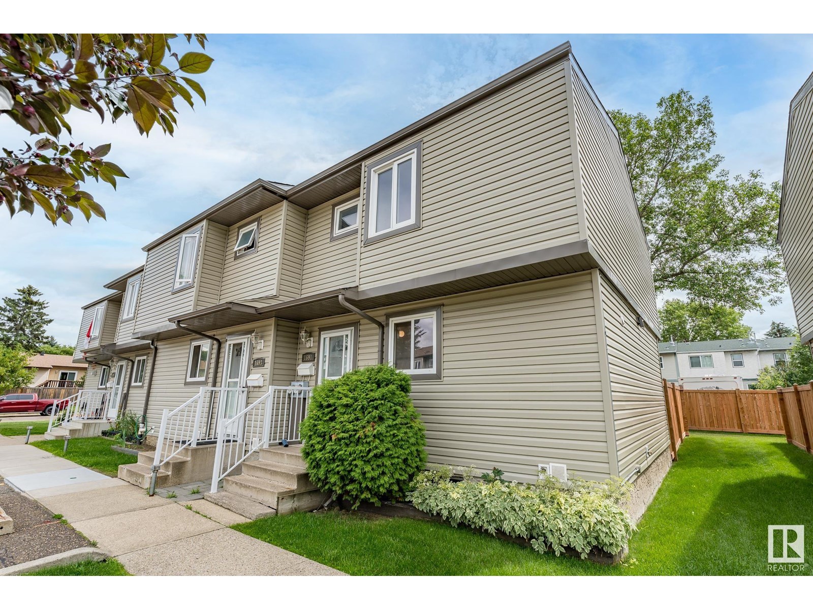 Photo 14 of 1691 Lakewood Rd S Nw, Edmonton AB