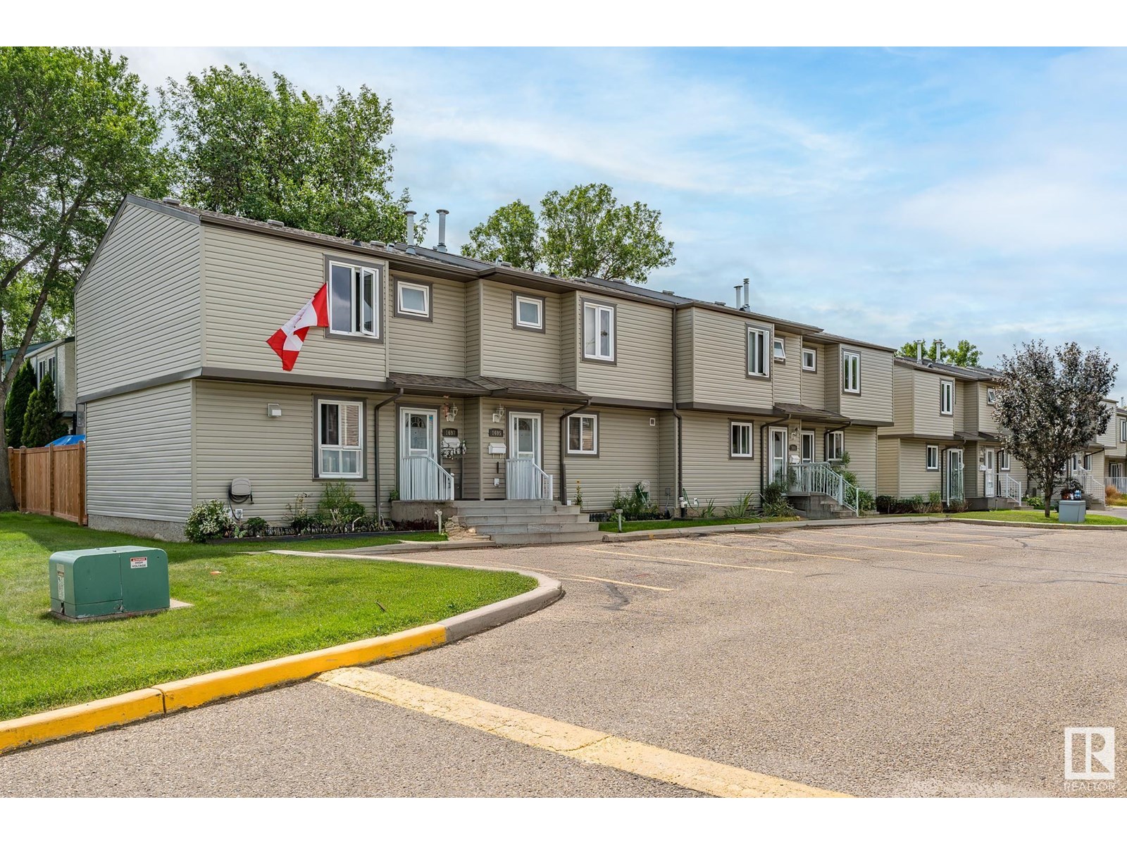 Photo 5 of 1691 Lakewood Rd S Nw, Edmonton AB