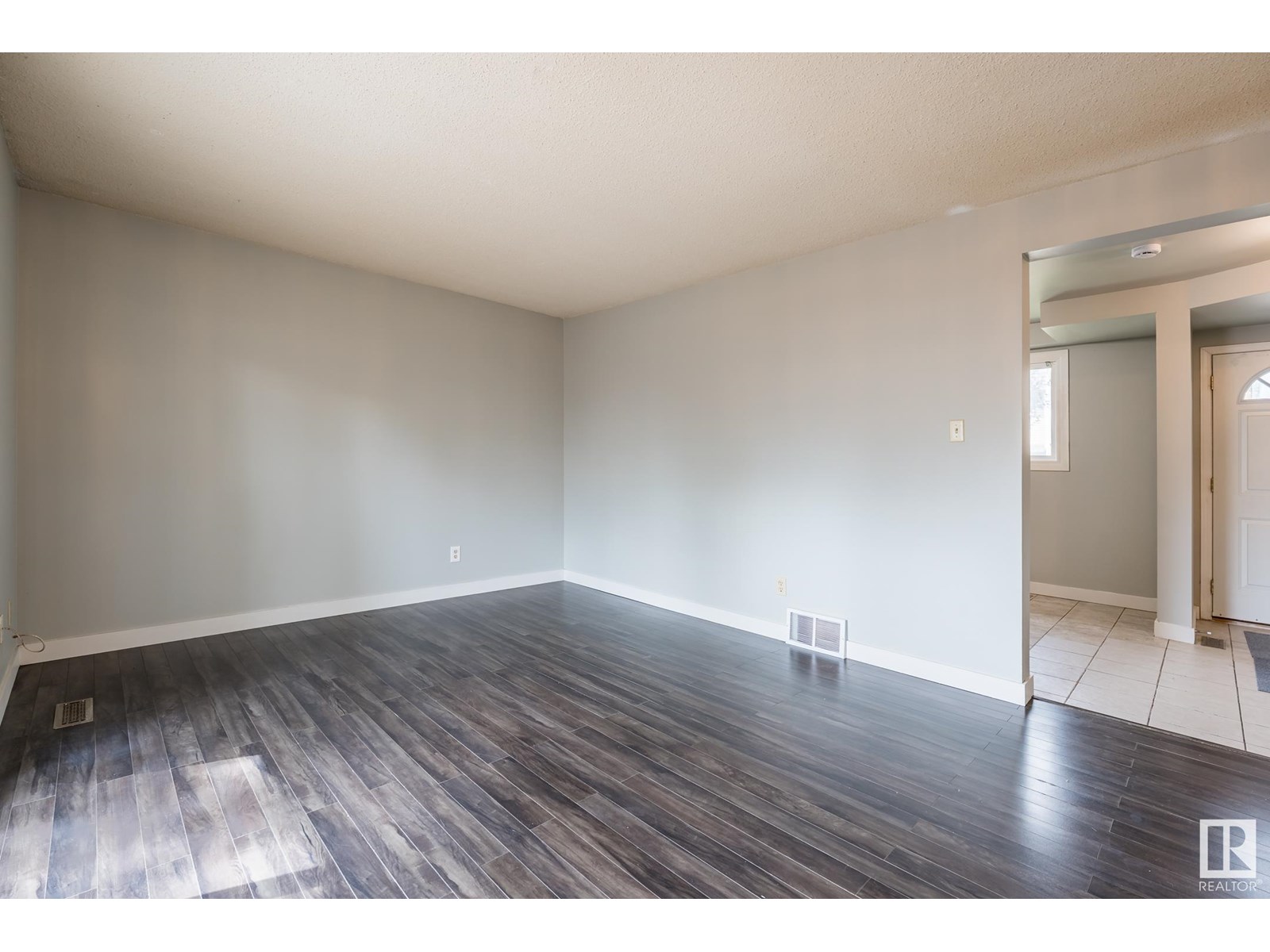 Photo 12 of 1691 Lakewood Rd S Nw, Edmonton AB