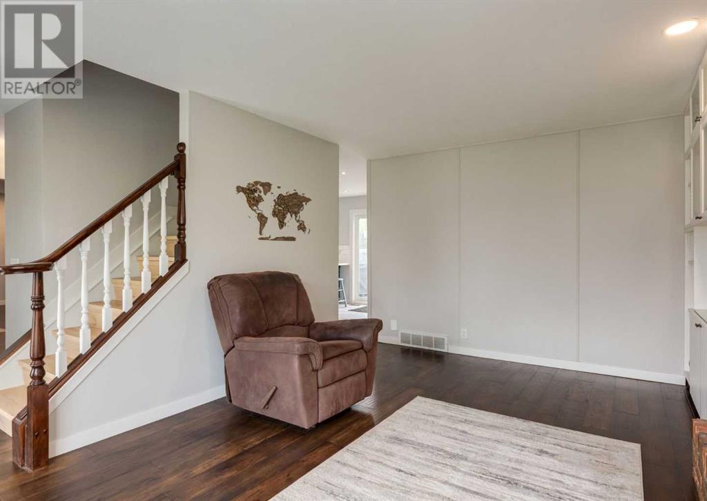Single Family House for Sale in  Silvercreek Close NW Silver Springs Calgary 