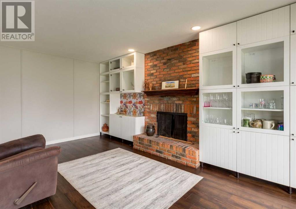 Single Family House for Sale in  Silvercreek Close NW Silver Springs Calgary 