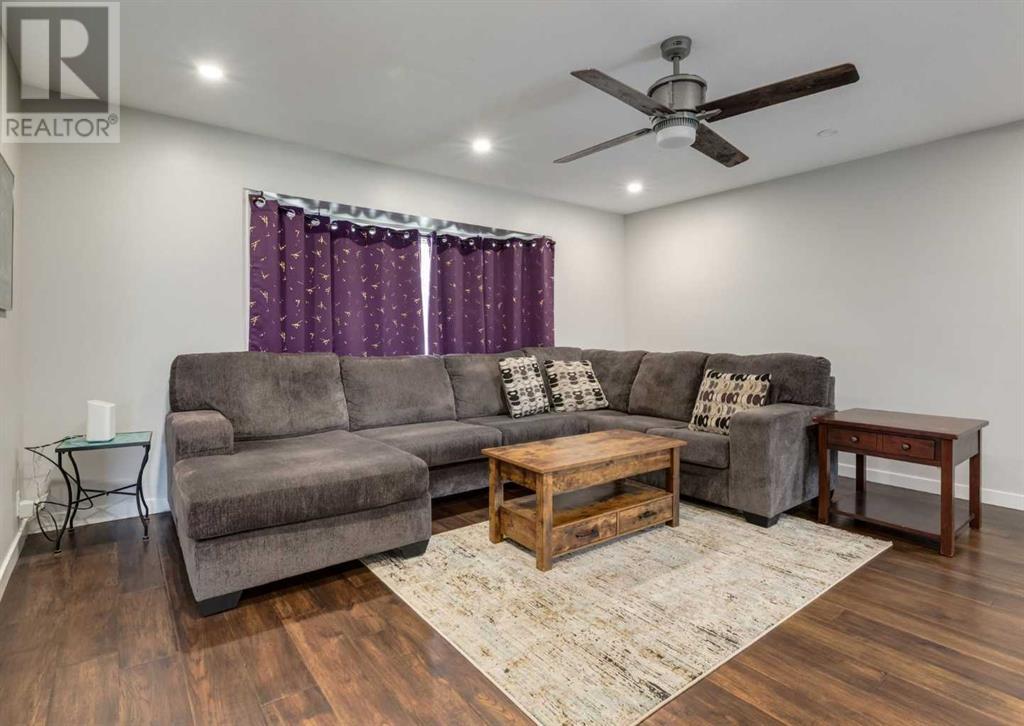 Single Family House for Sale in  Silvercreek Close NW Silver Springs Calgary 