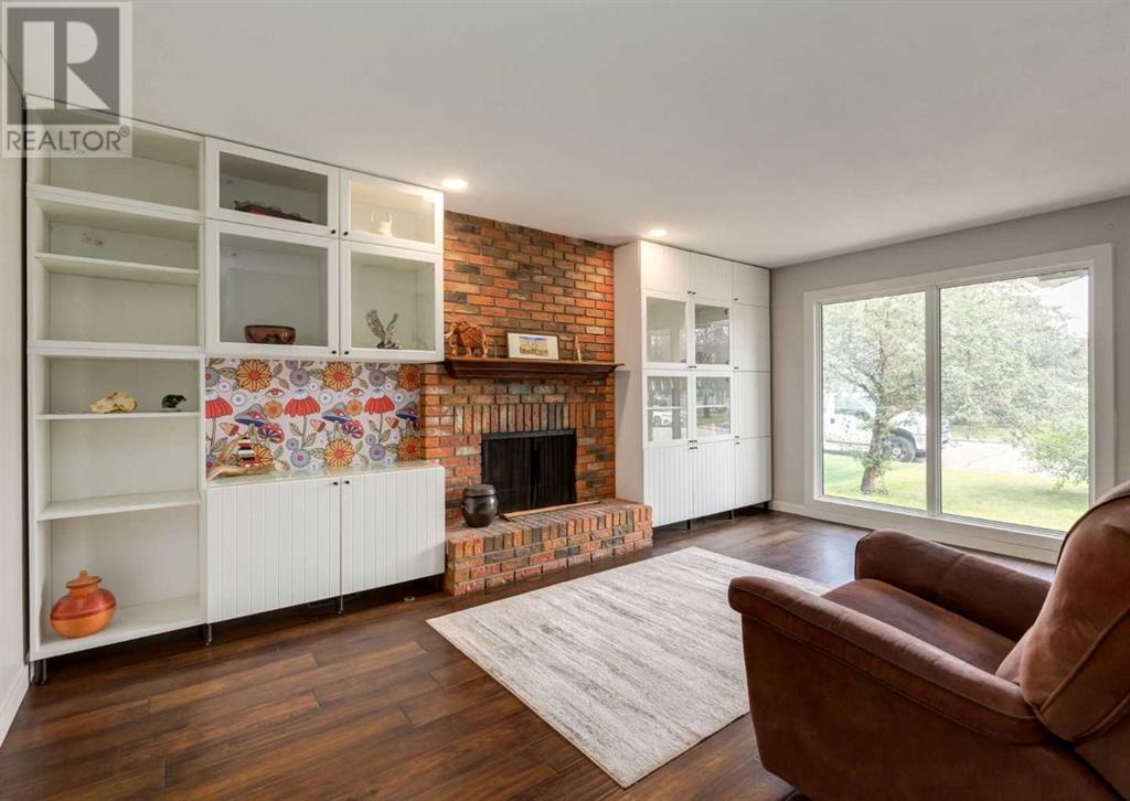 Single Family House for Sale in  Silvercreek Close NW Silver Springs Calgary 