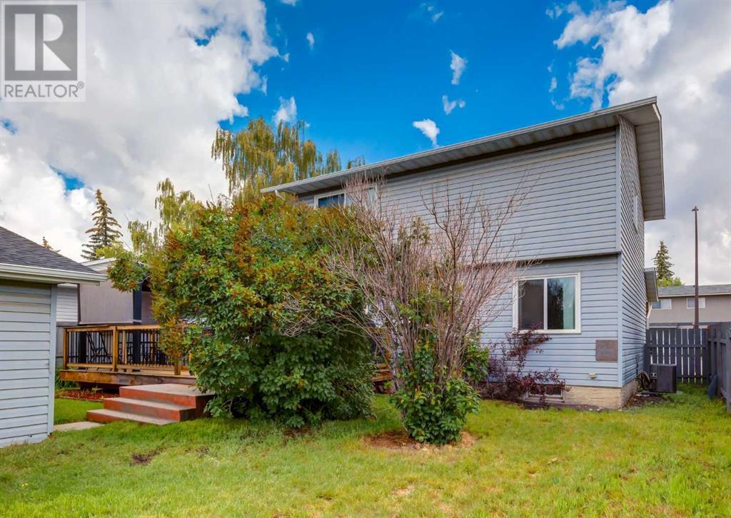 Single Family House for Sale in  Silvercreek Close NW Silver Springs Calgary 