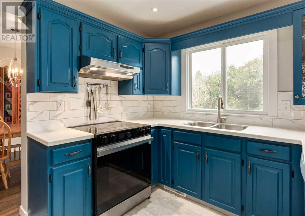 Single Family House for Sale in  Silvercreek Close NW Silver Springs Calgary 