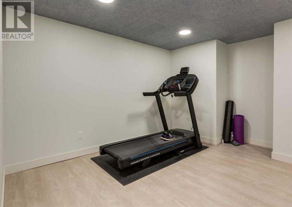 Single Family House for Sale in  Silvercreek Close NW Silver Springs Calgary 