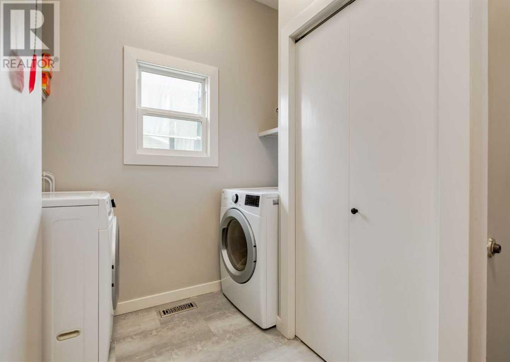 Single Family House for Sale in  Silvercreek Close NW Silver Springs Calgary 
