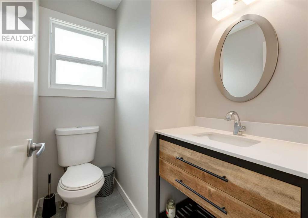 Single Family House for Sale in  Silvercreek Close NW Silver Springs Calgary 