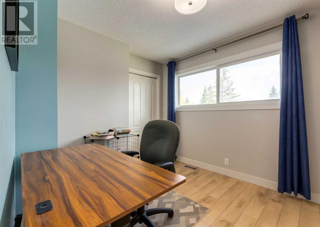 Single Family House for Sale in  Silvercreek Close NW Silver Springs Calgary 