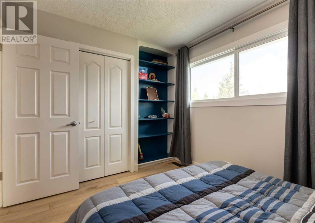 Single Family House for Sale in  Silvercreek Close NW Silver Springs Calgary 