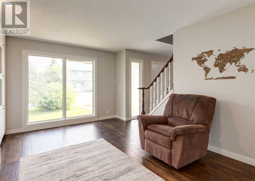 Single Family House for Sale in  Silvercreek Close NW Silver Springs Calgary 