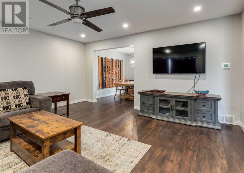 Single Family House for Sale in  Silvercreek Close NW Silver Springs Calgary 