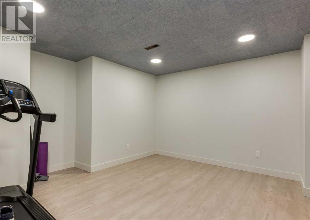 Single Family House for Sale in  Silvercreek Close NW Silver Springs Calgary 