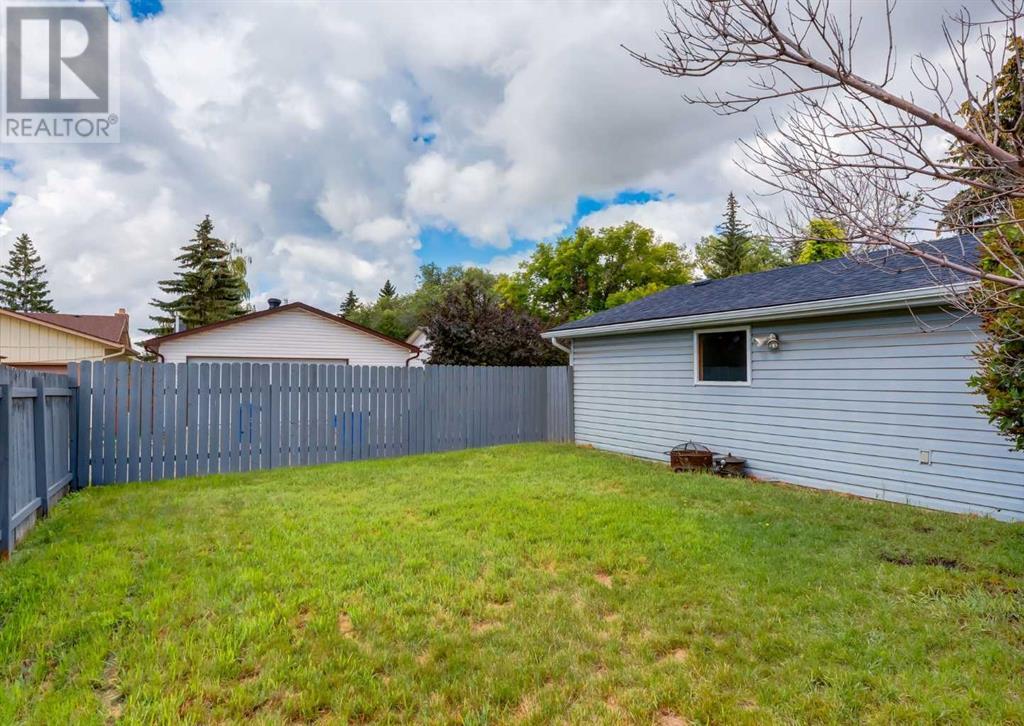 Single Family House for Sale in  Silvercreek Close NW Silver Springs Calgary 