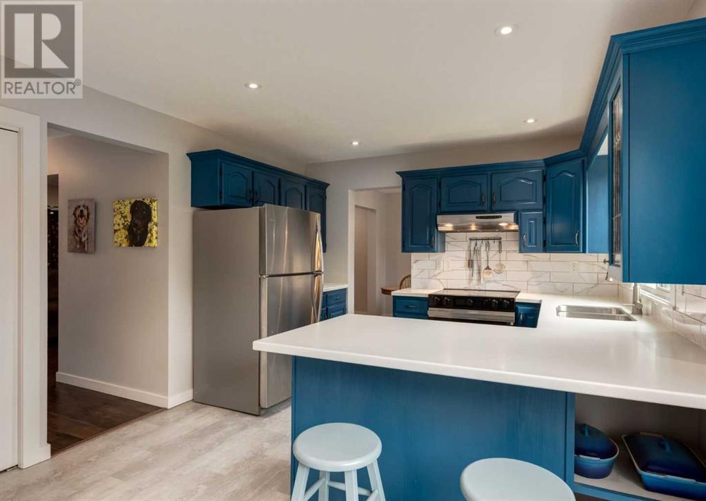 Single Family House for Sale in  Silvercreek Close NW Silver Springs Calgary 