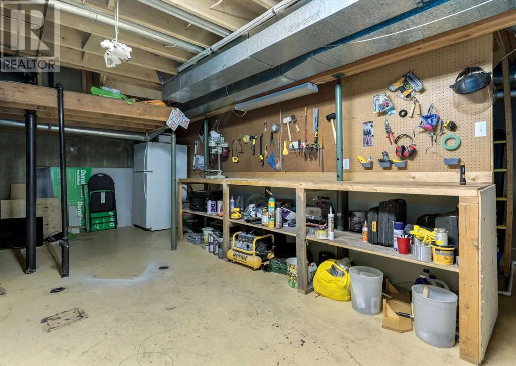 Single Family House for Sale in  Silvercreek Close NW Silver Springs Calgary 