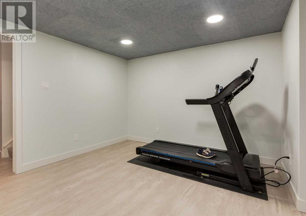 Single Family House for Sale in  Silvercreek Close NW Silver Springs Calgary 