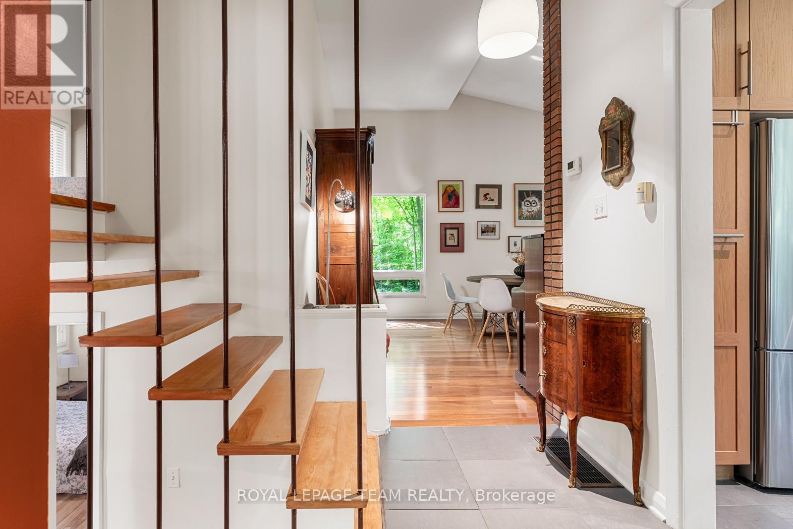 https://ddfcdn.realtor.ca/listing/TS638883500863370000/reb76/highres/9/x12291009_9.jpg