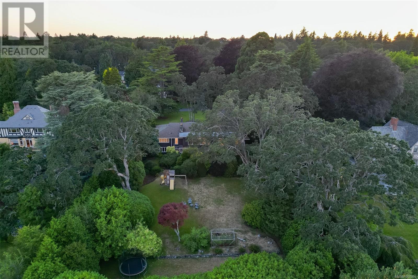 Photo 7 of 3375 Upper Terrace Rd, Oak Bay BC