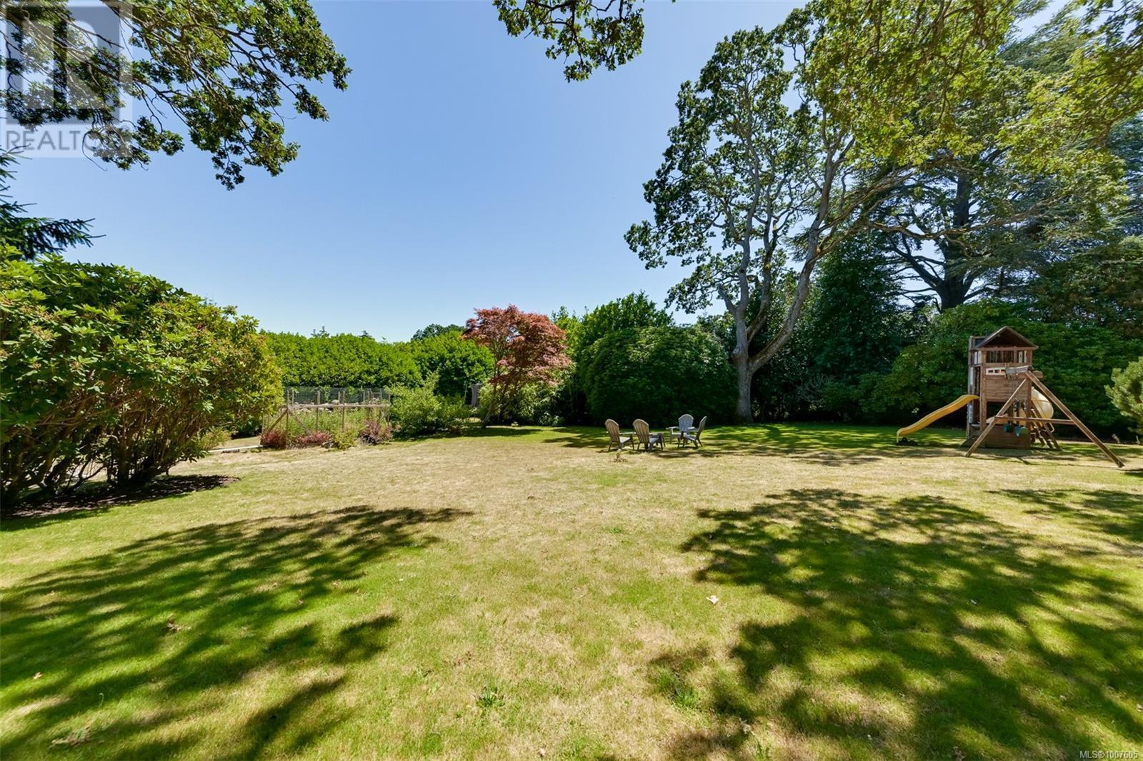 Photo 6 of 3375 Upper Terrace Rd, Oak Bay BC