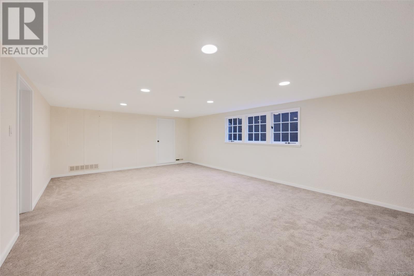 Photo 12 of 3375 Upper Terrace Rd, Oak Bay BC