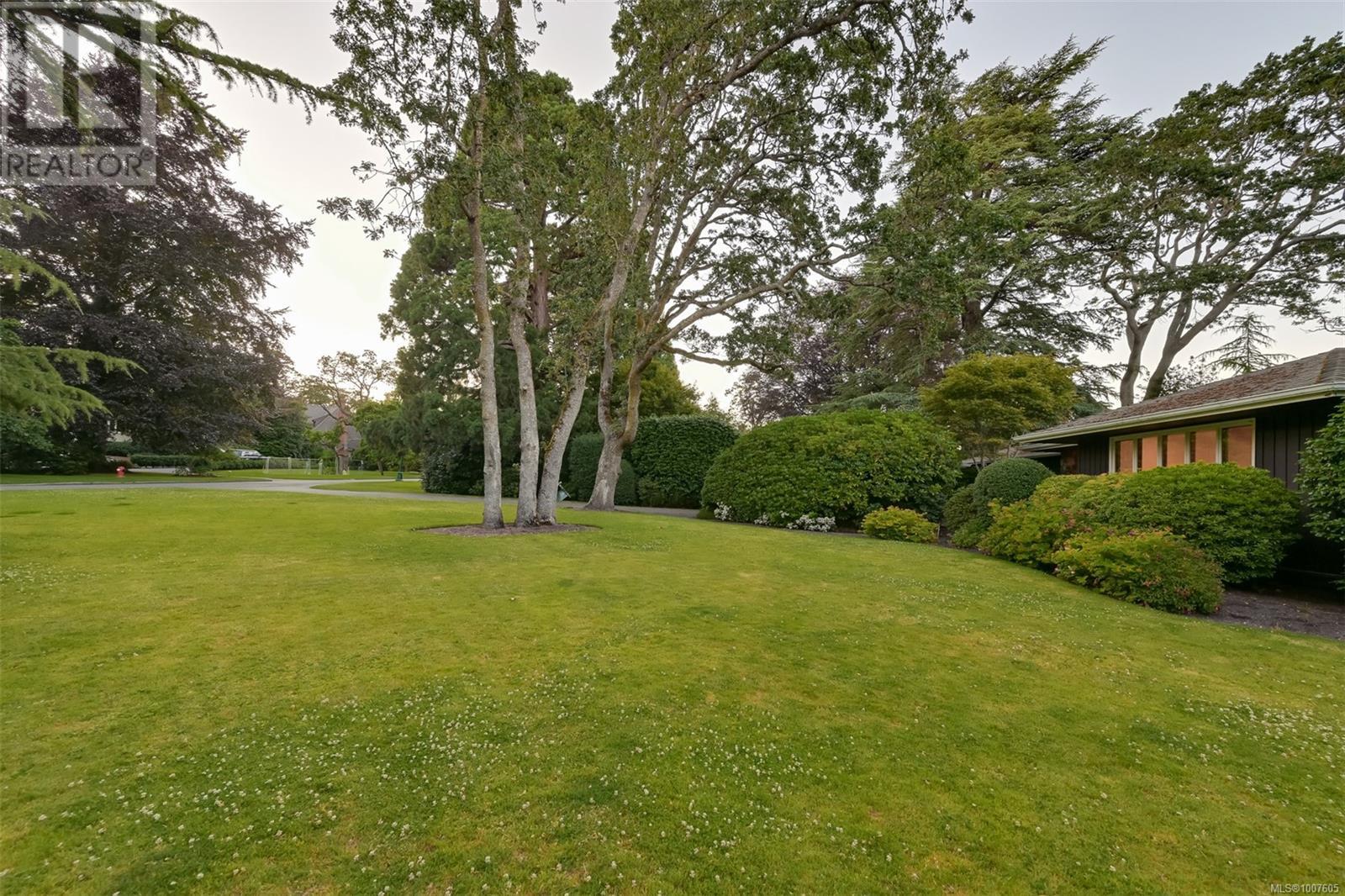 Photo 16 of 3375 Upper Terrace Rd, Oak Bay BC