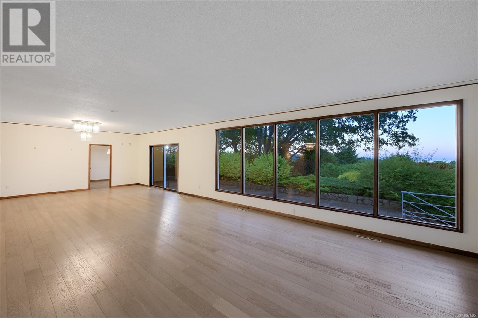 Photo 13 of 3375 Upper Terrace Rd, Oak Bay BC