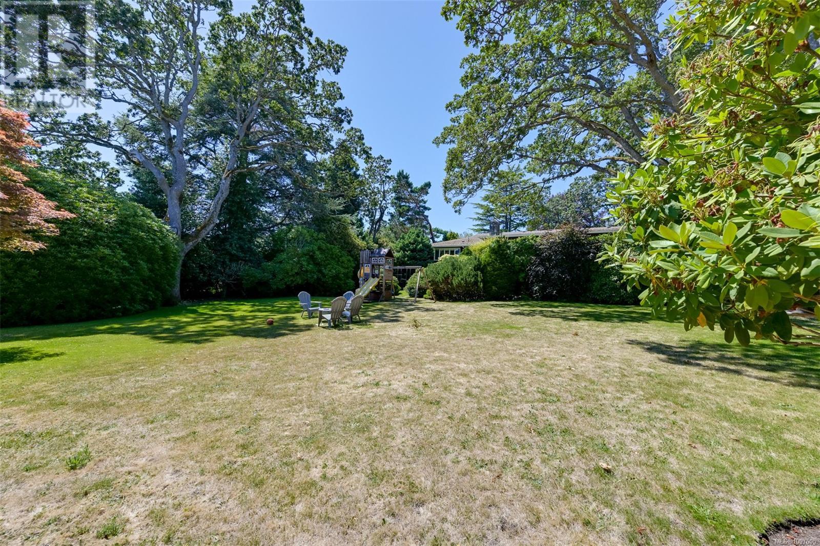 Photo 2 of 3375 Upper Terrace Rd, Oak Bay BC