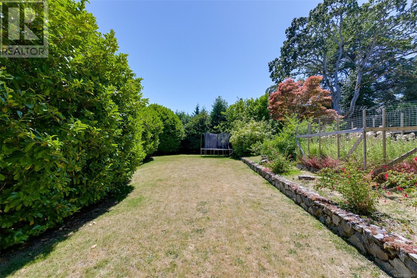 Photo 5 of 3375 Upper Terrace Rd, Oak Bay BC