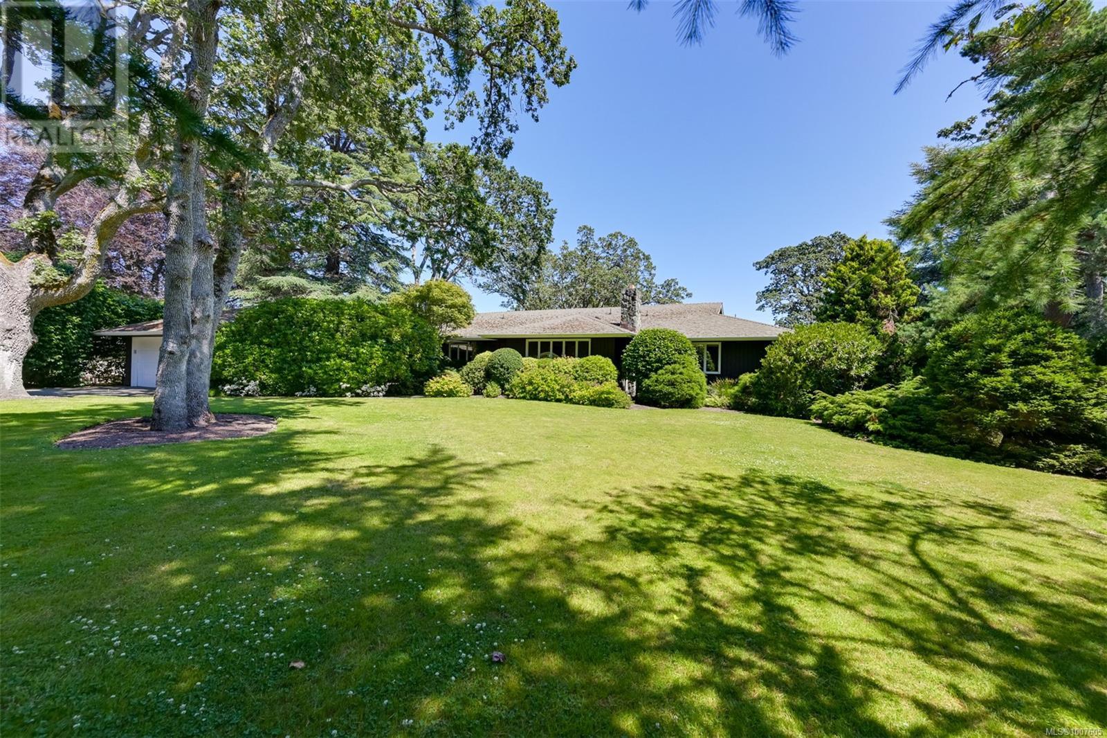 Photo 18 of 3375 Upper Terrace Rd, Oak Bay BC