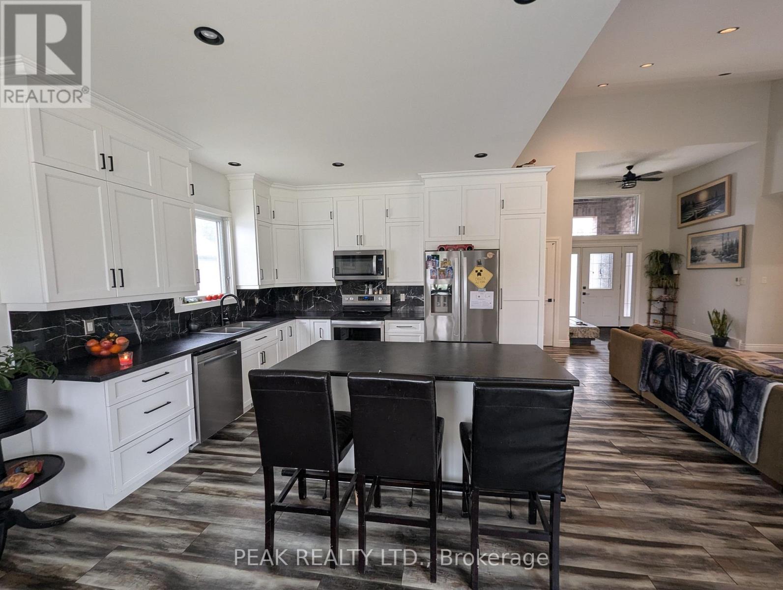 Photo 2 of 38812 Vienna Street, Bluewater ON