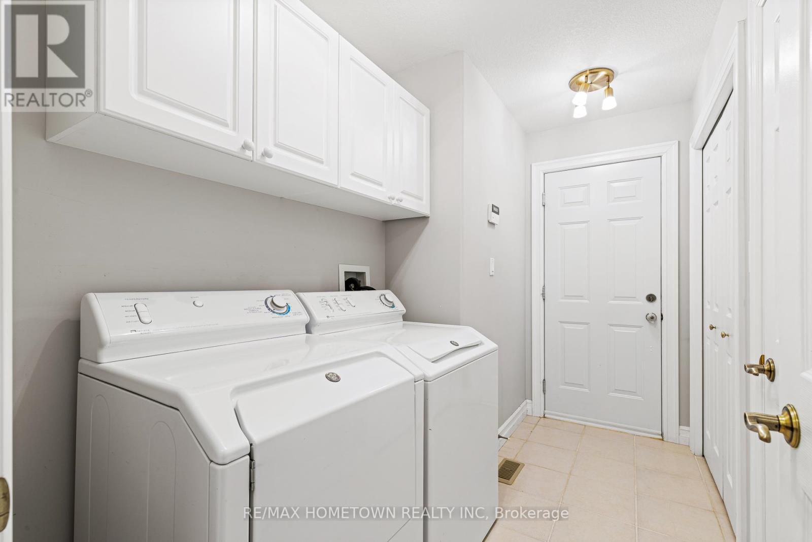 Photo 13 of 1026 Crestwood Drive, Brockville ON