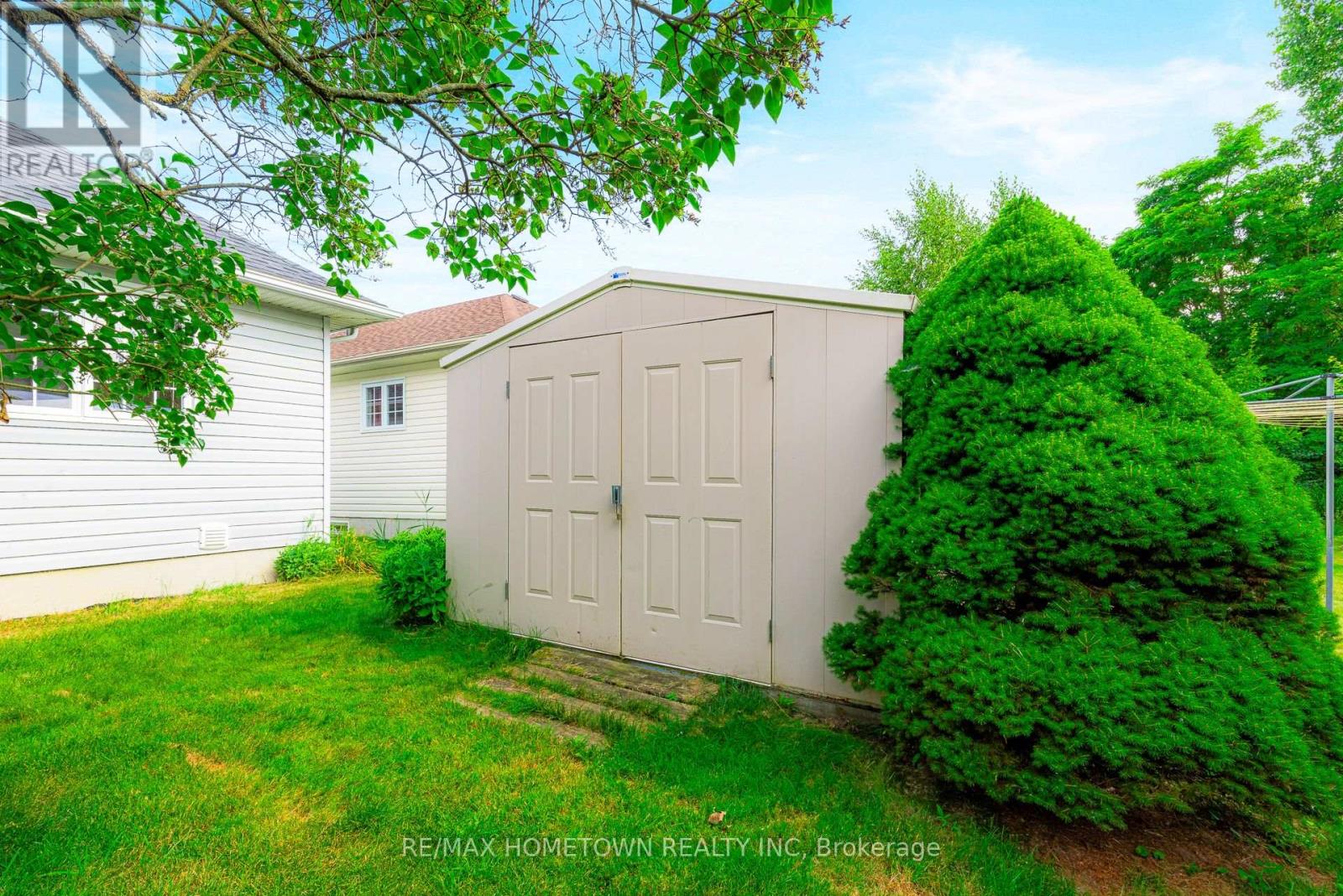Photo 34 of 1026 Crestwood Drive, Brockville ON