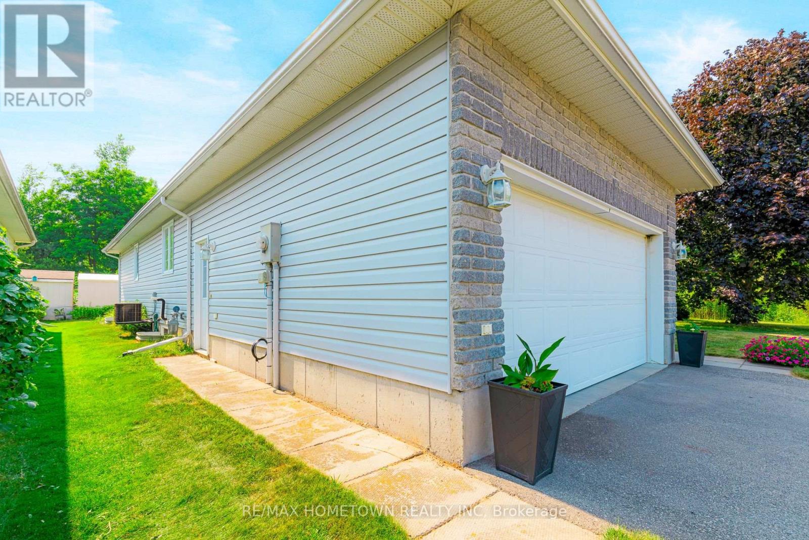 Photo 35 of 1026 Crestwood Drive, Brockville ON