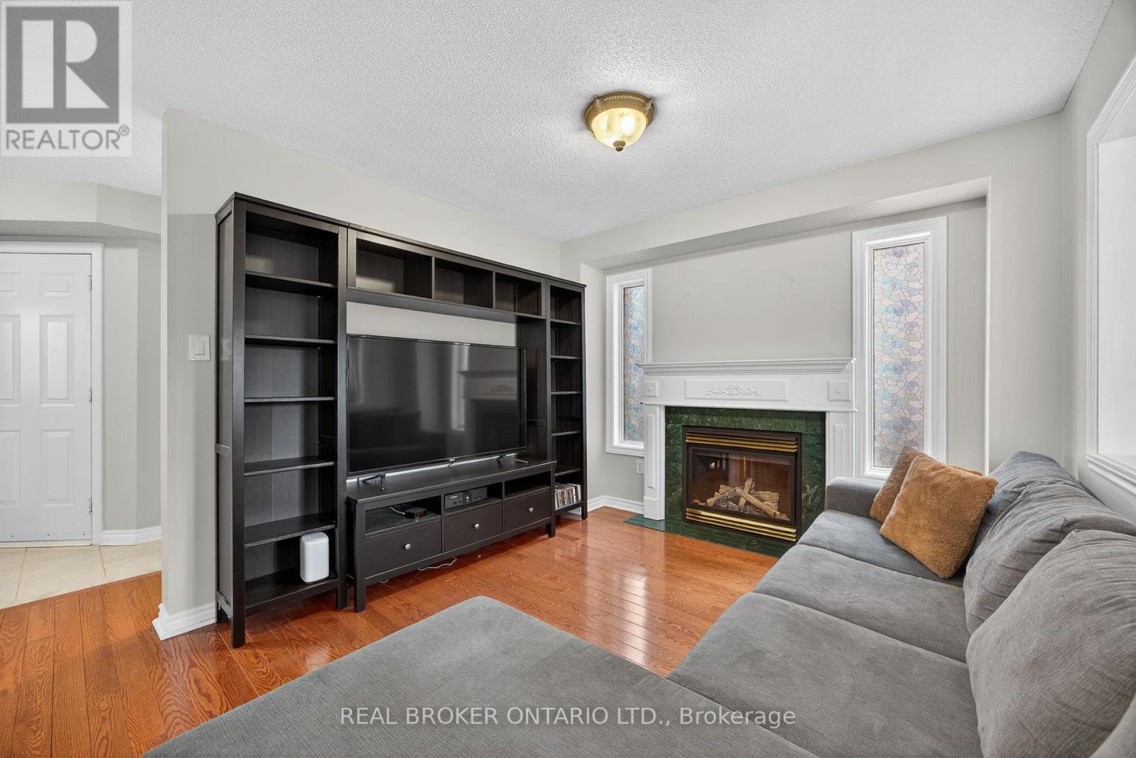Photo 25 of 115 Birchwood Drive, Barrie ON