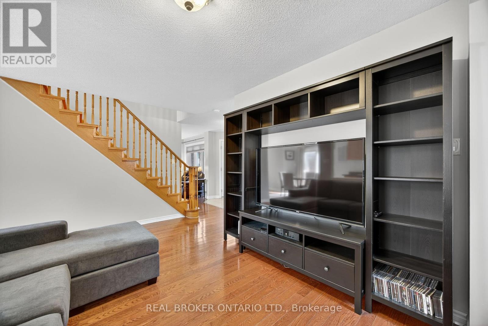 Photo 28 of 115 Birchwood Drive, Barrie ON
