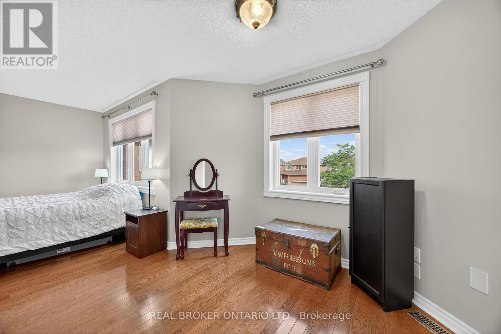 Photo 31 of 115 Birchwood Drive, Barrie ON