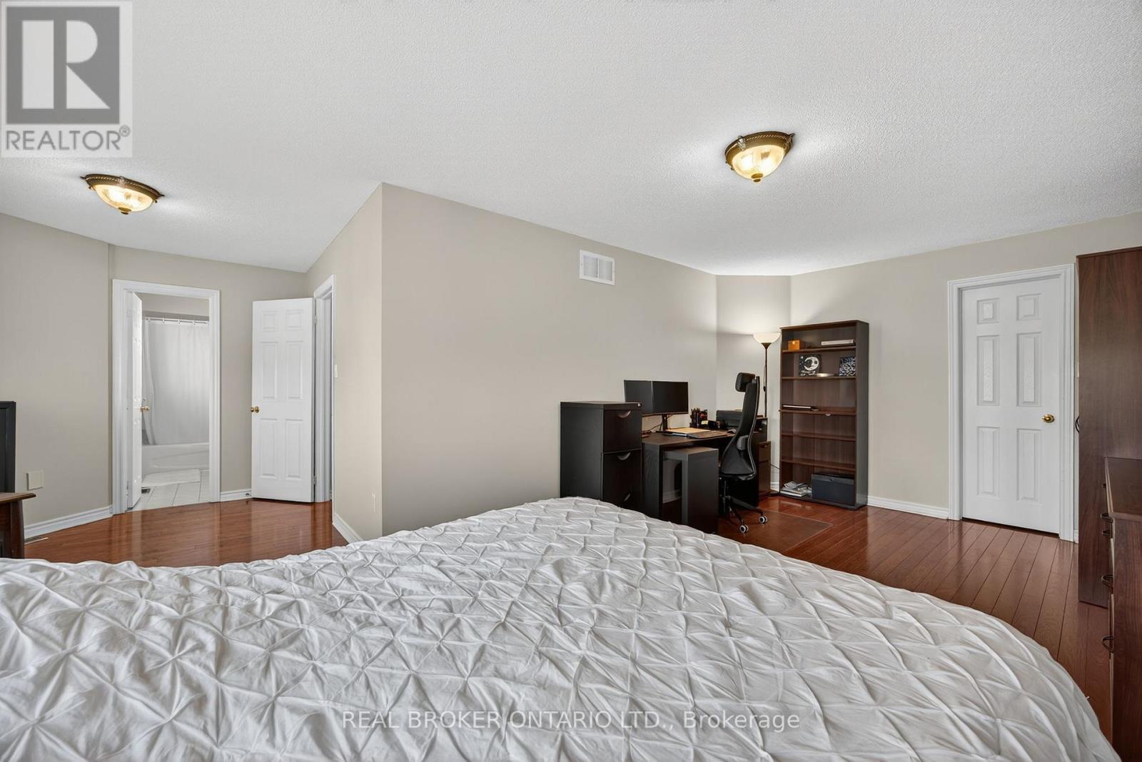 Photo 34 of 115 Birchwood Drive, Barrie ON