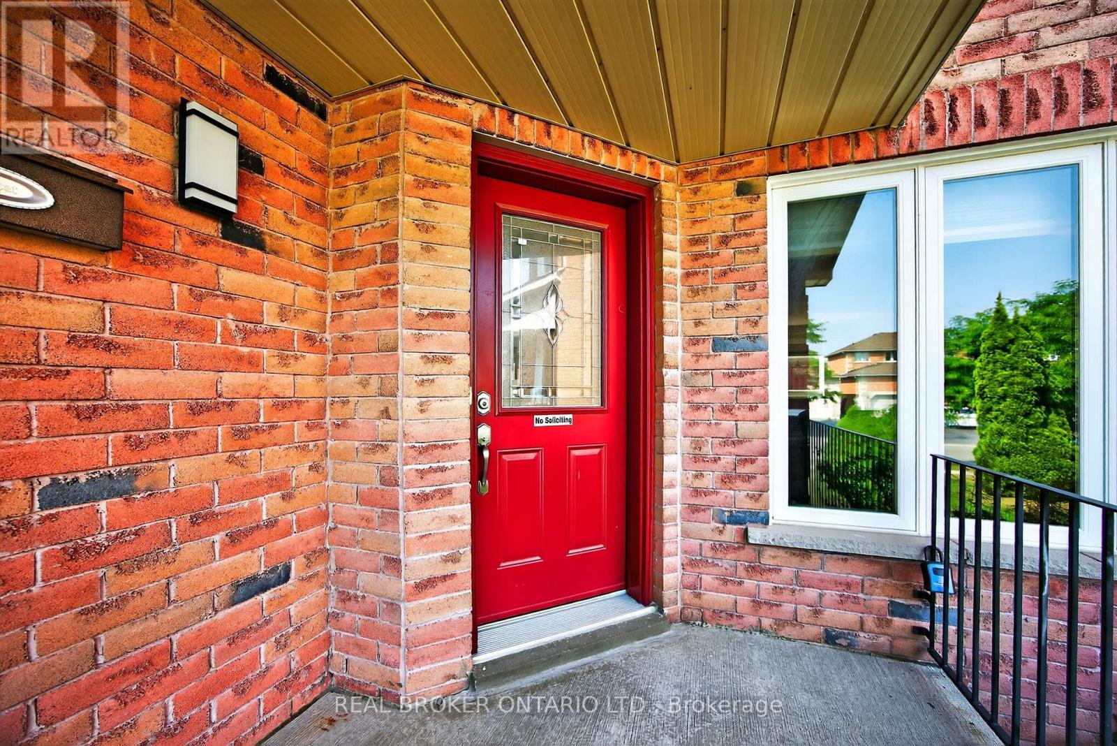 Photo 4 of 115 Birchwood Drive, Barrie ON