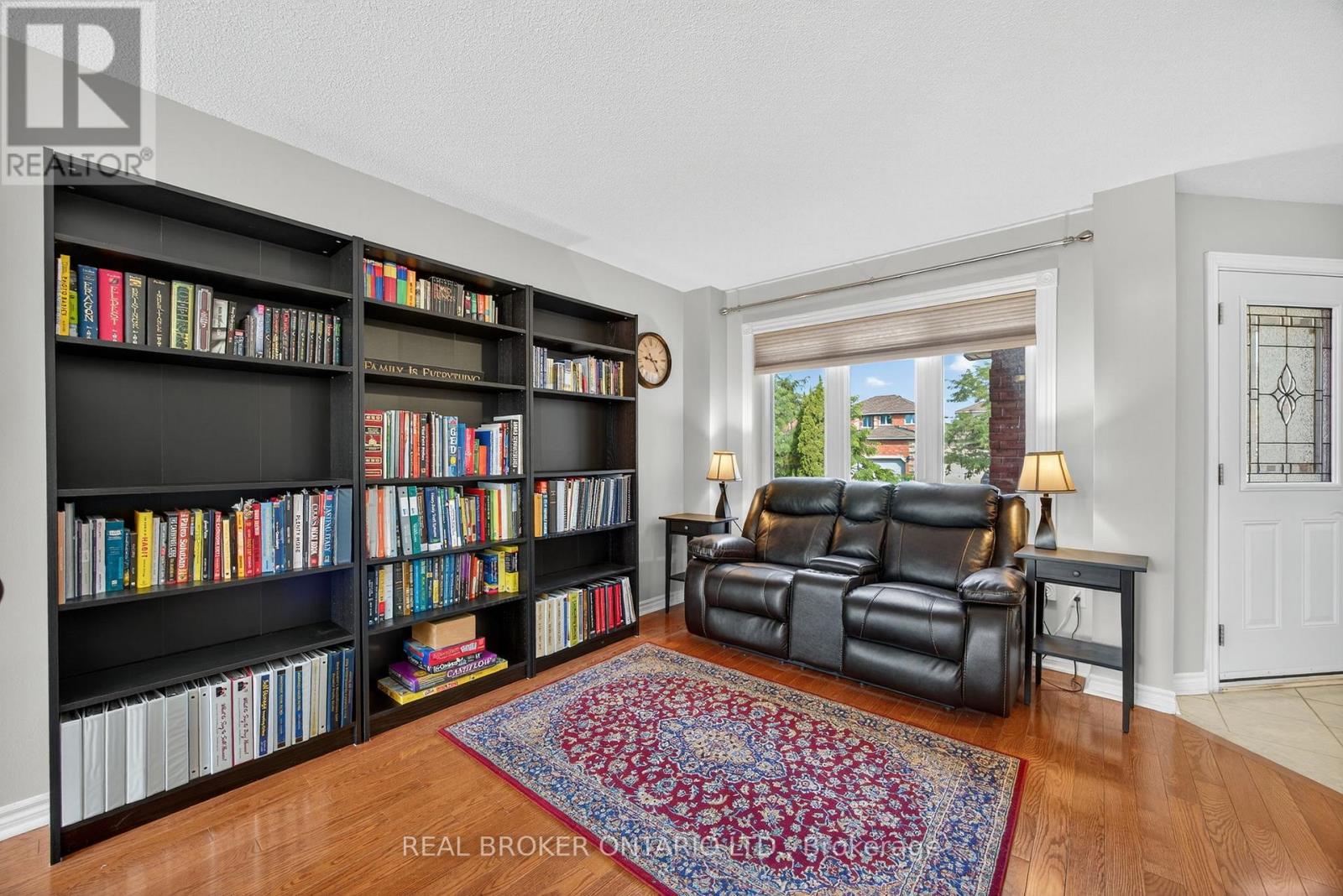 Photo 8 of 115 Birchwood Drive, Barrie ON