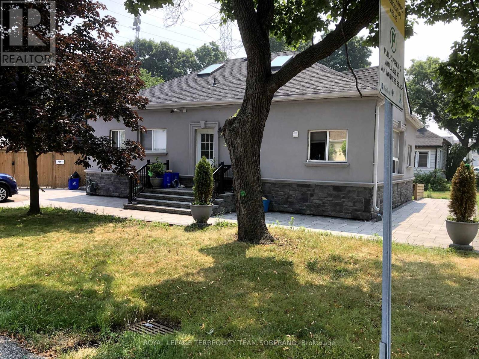 Photo 6 of 831 Beach Boulevard, Hamilton ON